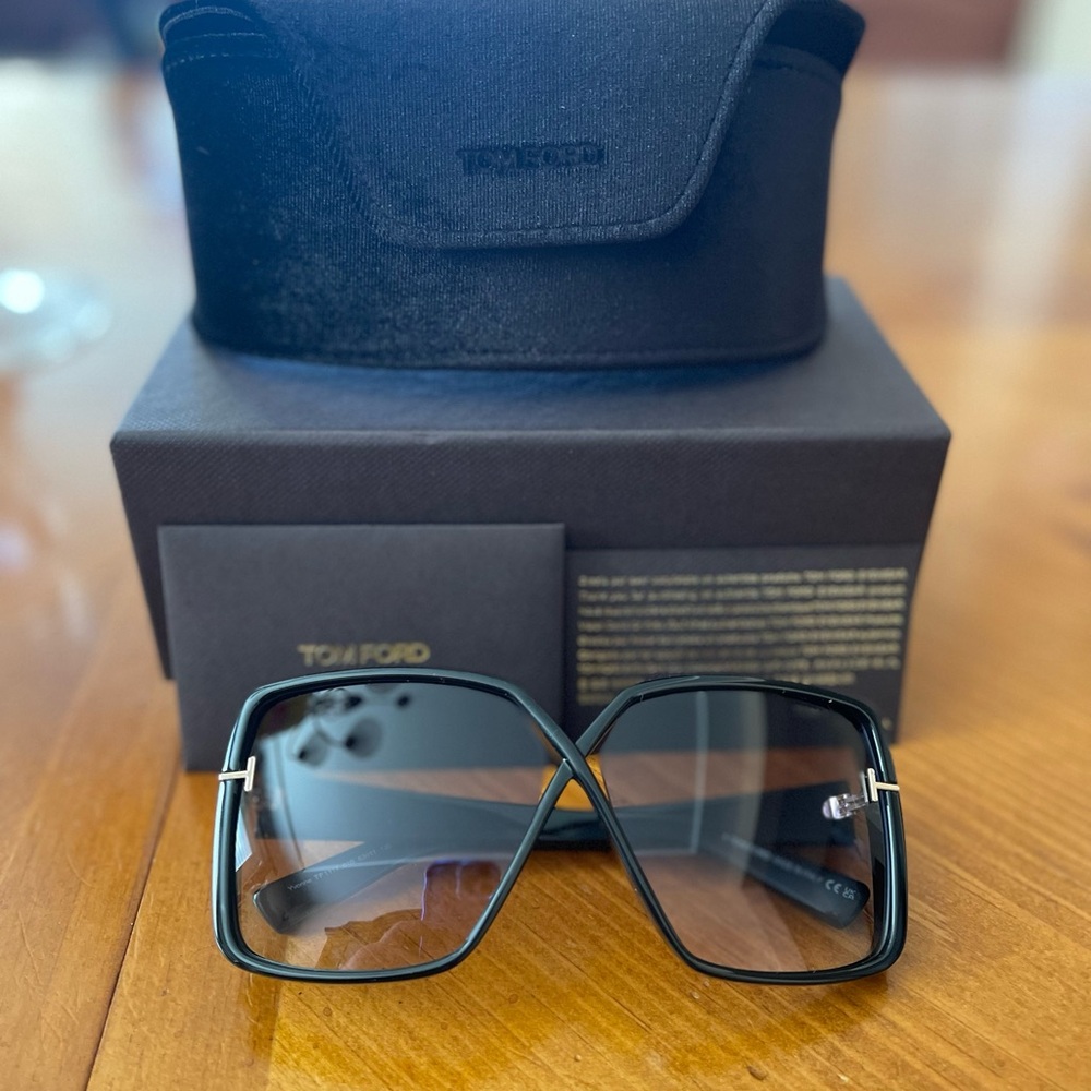 Tom Ford Yvonne sunglasses 
With box and authenticity card
Retails $580 at Saks